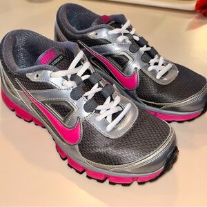 Nike Woman’s Dual Fusion ST